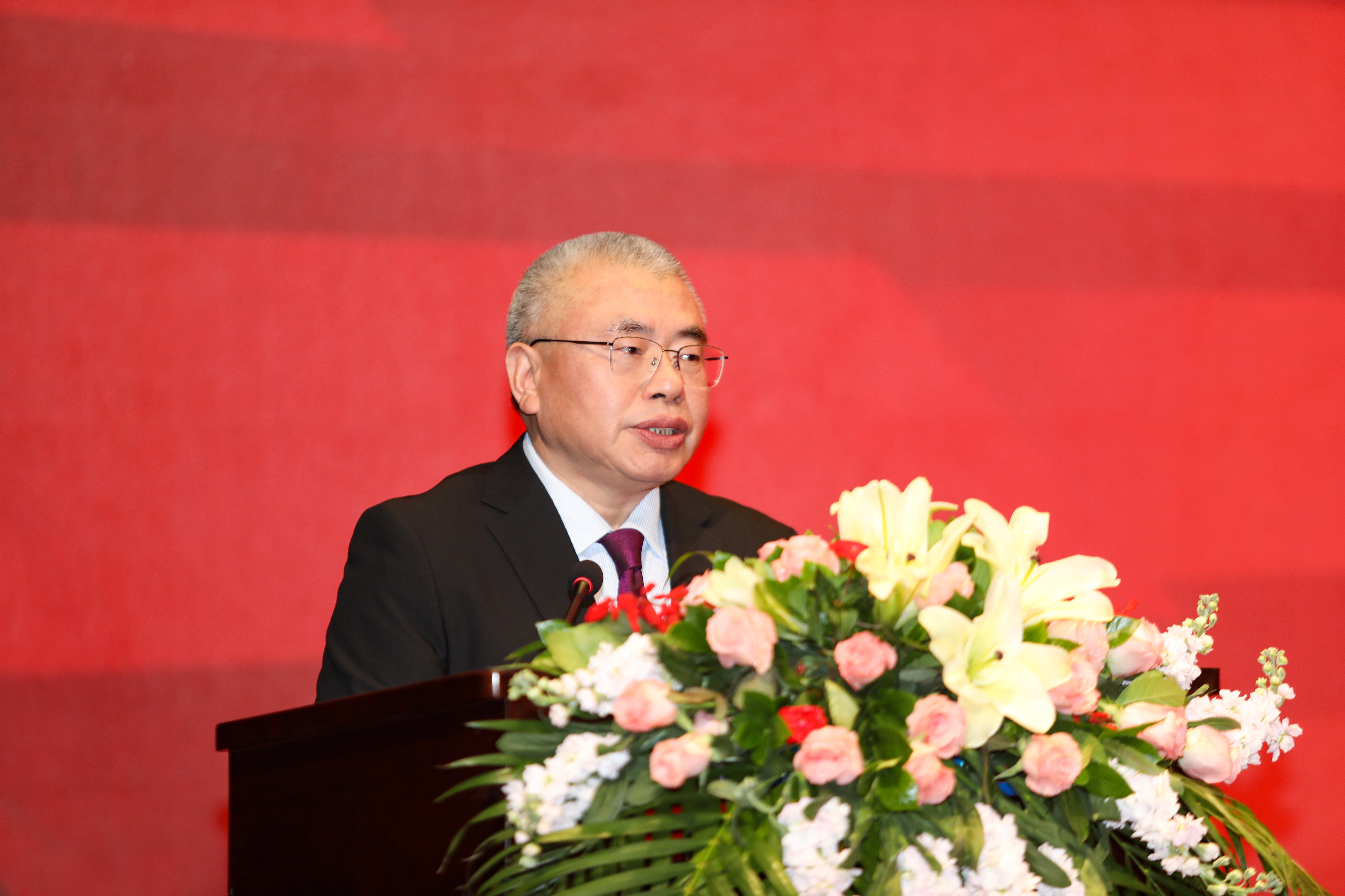 1.集團公司黨委書記、董事長、總經(jīng)理楊安國作大會致辭.JPG